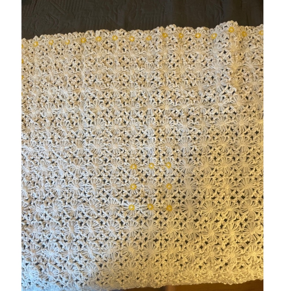 Vintage Handmade Crochet Daisy Blanket White Yellow Floral Boho Baby lap Throw